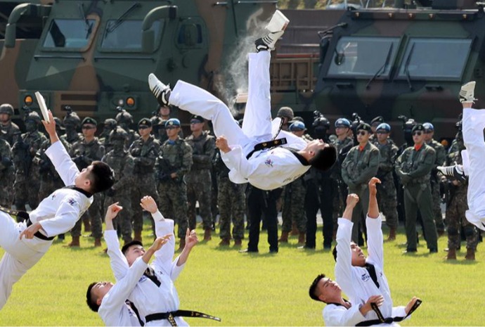 Kỷ niệm 77 năm Ngày Lực lượng vũ trang