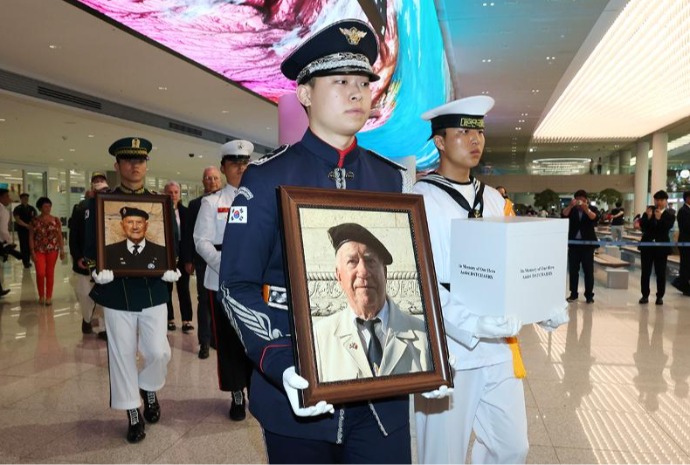 “Từ nay, Đại Hàn Dân Quốc sẽ chăm lo cho bạn”