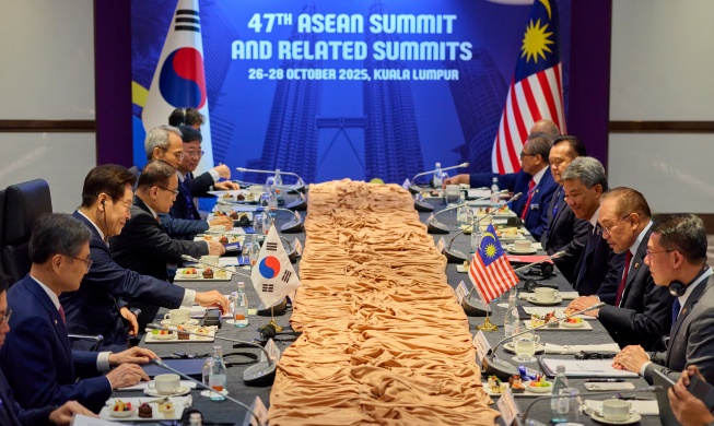 Tổng thống Hàn Quốc hội đàm với Thủ tướng Malaysia và Campuchia