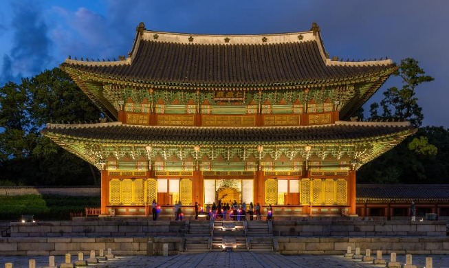 Lữ hành ánh trăng tại cung điện Changdeokgung
