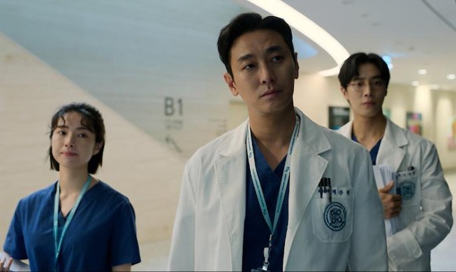 “The Trauma Code: Heroes on Call” chiếm lĩnh BXH chương trình truyền hình không nói tiếng Anh của Netflix