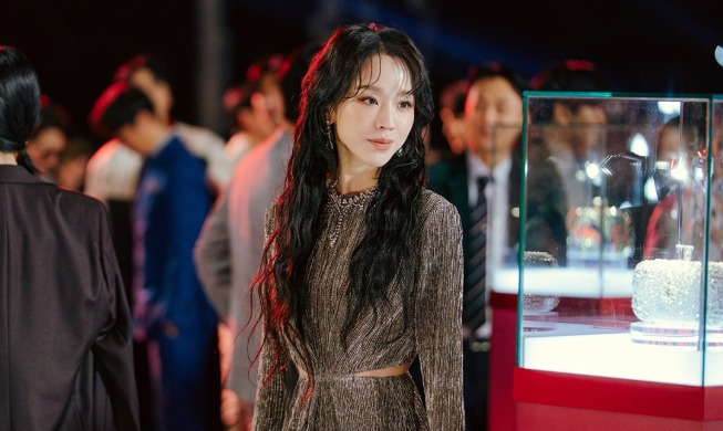 Bộ phim nhiều tập của Netflix “Nghệ thuật lừa dối của Sarah” đứng hạng 1 toàn cầu hạng mục chương trình ngoài tiếng Anh 2 tuần liên tiếp