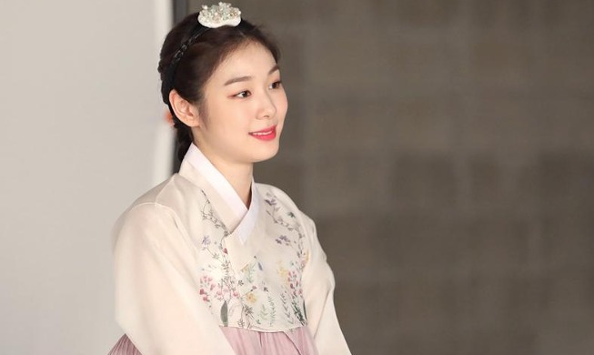 Nữ hoàng trượt băng nghệ thuật Kim Yuna quảng bá Hanbok ra toàn thế giới