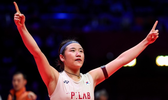 Tay vợt cầu lông An Se Young đi vào lịch sử khi giành danh hiệu quốc tế thứ 11 trong năm