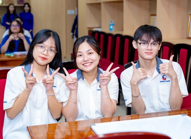 Tâm sự cùng nhóm sinh viên đạt giải Nhất tại cuộc thi học thuật “Hàn Quốc trong tôi” năm 2025
