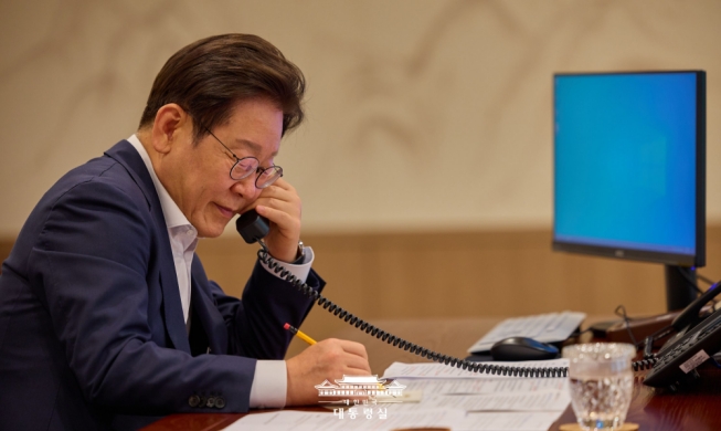 Tổng thống Lee Jae Myung điện đàm với lãnh đạo Kazakhstan và Thụy Điển