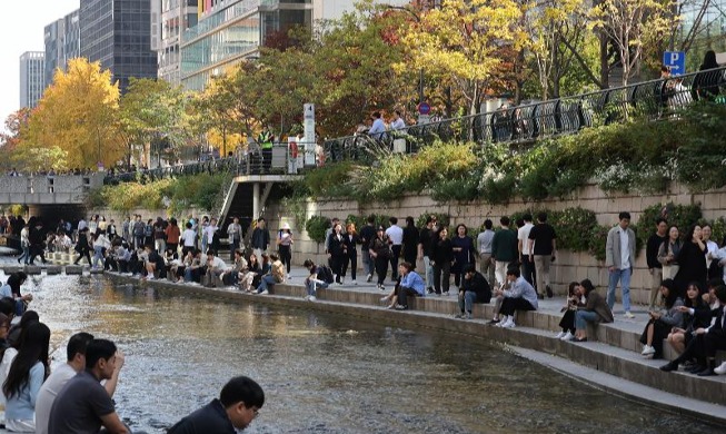 Suối Cheonggyecheon vào tháng 11