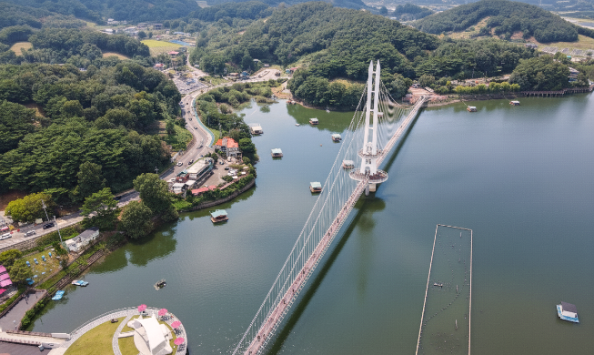 “Khoảng lặng” từ những thị trấn nhỏ