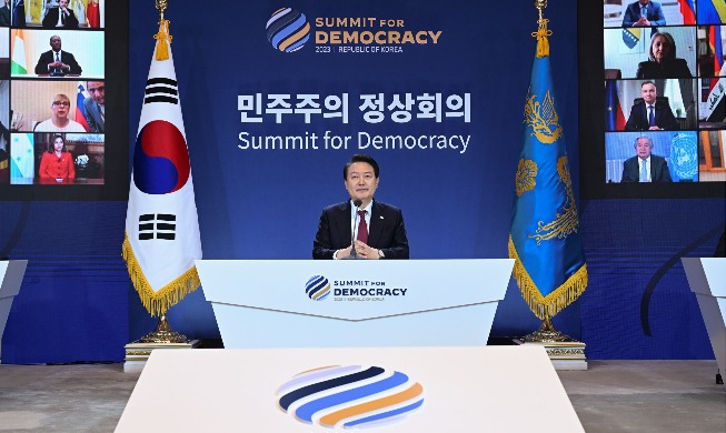 Tổng thống Hàn Quốc: “Phải khôi phục nền dân chủ thông qua đổi mới và đoàn kết”