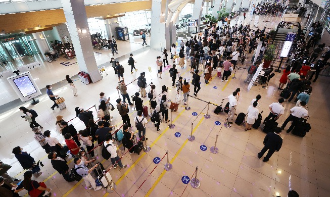 [Hàn Quốc hôm nay] Sân bay quốc tế Gimpo chật cứng khách một ngày trước kỳ nghỉ lễ Chuseok