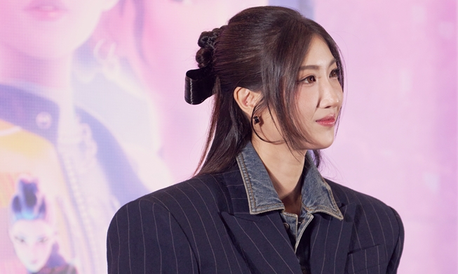EJAE: Lời bài hát và giai điệu tràn đầy niềm hy vọng của “Golden” chữa lành lòng người