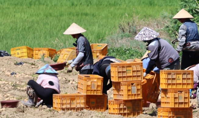 Tăng cường các biện pháp hỗ trợ lao động nước ngoài bị nợ lương tại Hàn Quốc