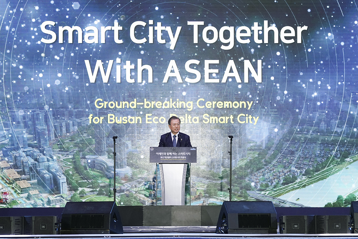 Smart city together with asean (1)
