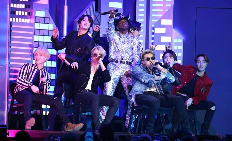 BTS performs during Grammy Awards_vn_article_001
