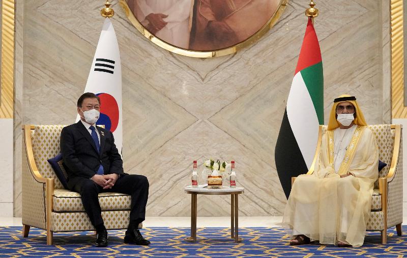 Đối ngoại Hàn Quốc - Cờ Dubai: Sự liên kết giữa Hàn Quốc và Dubai không chỉ gắn kết hai quốc gia với nhau mà còn mang đến nhiều lợi ích cho sản xuất và thương mại. Hãy xem hình ảnh Cờ Dubai trong mối quan hệ đối ngoại này để cảm nhận sức mạnh của sự hợp tác và phát triển chung.