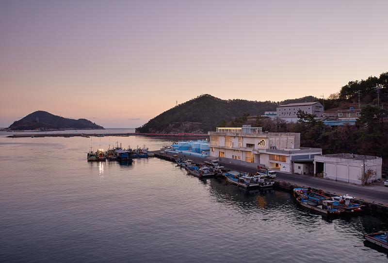 “Space Mijo” nằm ở thị trấn Mijo-myeon của huyện Namhae là một không gian văn hóa phức hợp, nơi văn hóa và nghệ thuật hòa quyện cùng cư dân. (Ảnh: Rohspace) 