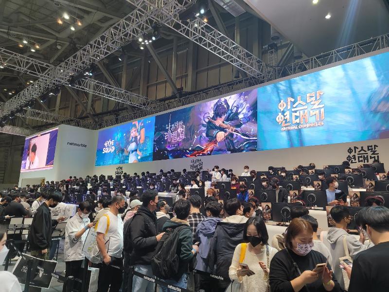 Ngày 17/11, Đông đảo khách tham quan đến Trung tâm Hội nghị và Triển lãm Busan (BEXCO), thành phố Busan, nơi tổ chức triển lãm G-Star 2022 (Game Show and Trade, All Round 2022). (Ảnh: Yoo Yeon Gyeong / Korea.net)