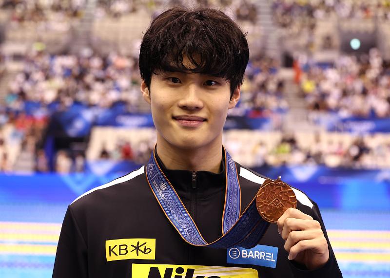 Ngày 25/07, vận động viên Hwang Sun-woo đã giành huy chương đồng tại Giải vô địch bơi lội thế giới 2023 diễn ra tại Hội trường Marine Messe Fukuoka, thành phố Fukuoka, Nhật Bản. (Ảnh: Yonhap News)