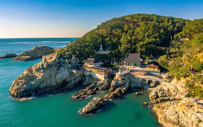 Toàn cảnh ngôi chùa Haedong Yonggung, hay còn gọi là chùa Đông Hải Long Cung ở quận Gijang-gun, thành phố Busan. (Ảnh: Tổng cục Du lịch Hàn Quốc) 