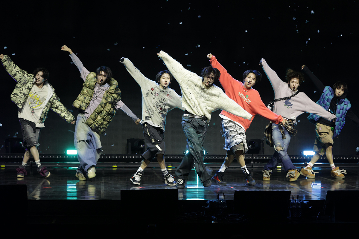 Chiều ngày 20/1/2025, nhóm nhạc nam K-pop KickFlip đã biểu diễn trong một buổi họp báo diễn ra ở hội trường YES24 Live Hall, quận Gwangjin-gu, thành phố Seoul. (Ảnh: Yonhap News)