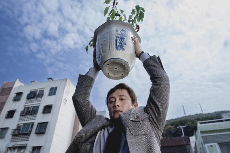 Một cảnh trong phim điện ảnh “No Other Choice” của đạo diễn Park Chan-wook. (Ảnh: CJ ENM)
