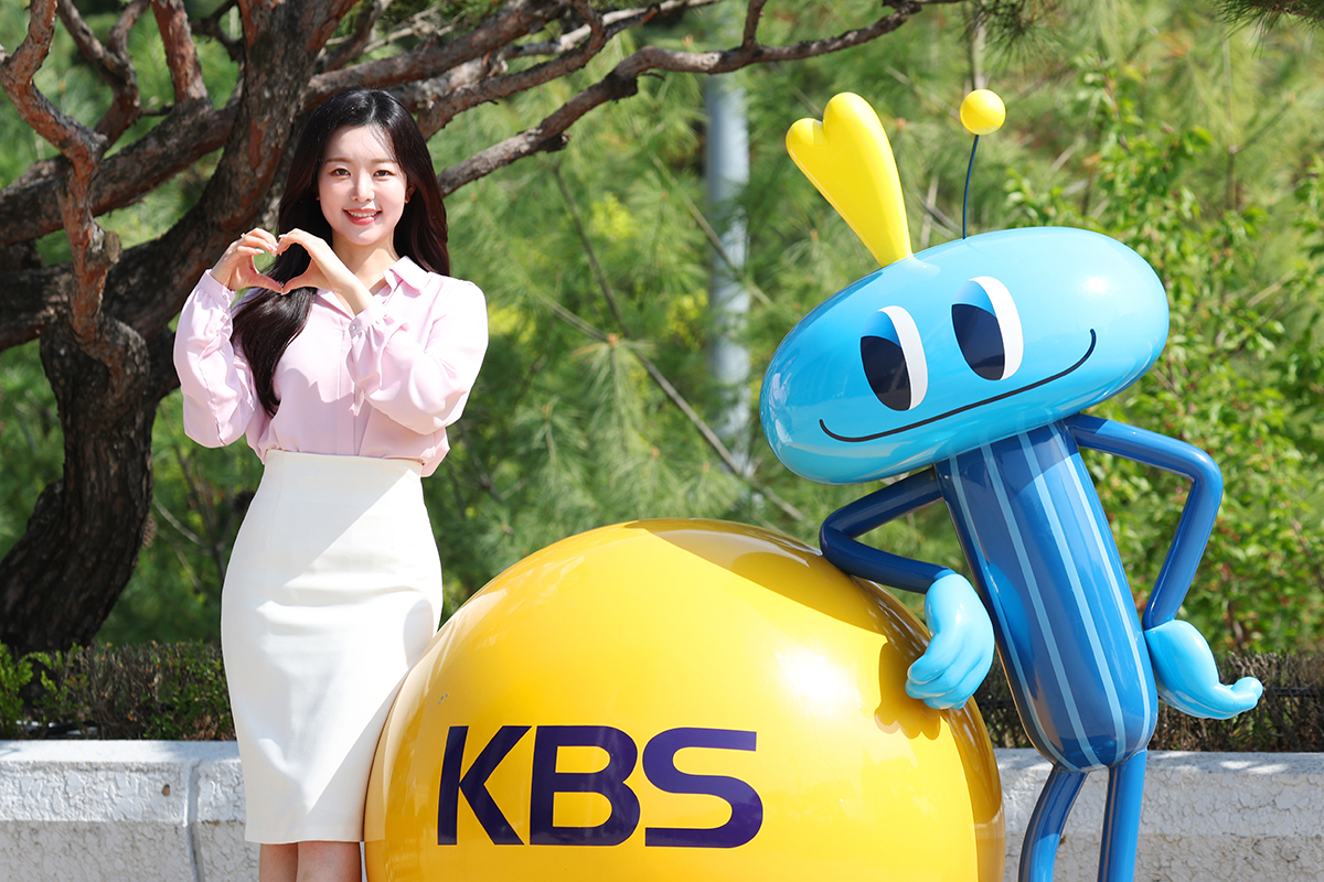 Phát thanh viên Noh Hee-ji của đài KBS đang tạo dáng. (Ảnh: Lee Jeong Woo)