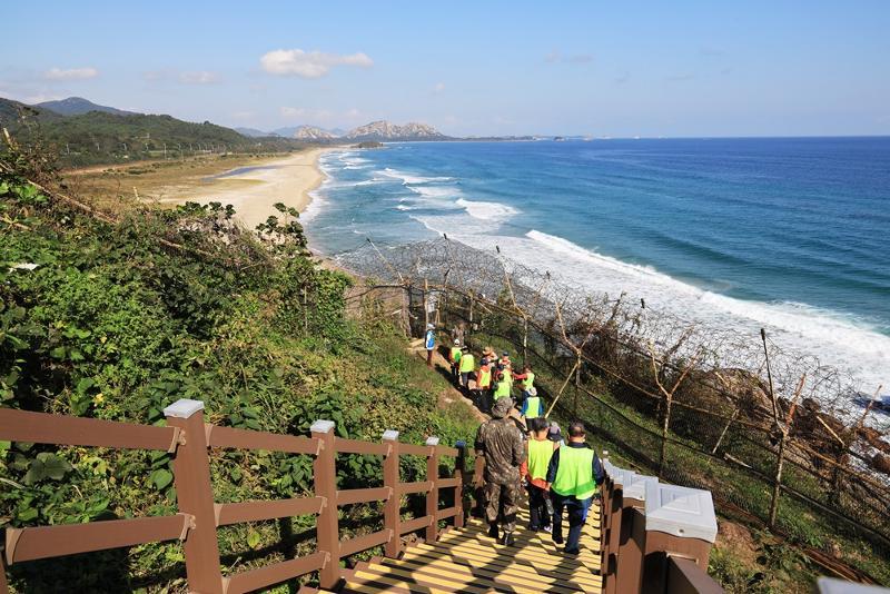 Đài quan sát tại bờ biển Goseong, nơi có thể nhìn toàn cảnh khu phi quân sự DMZ. (Ảnh: Bộ Văn hóa, Thể thao và Du lịch Hàn Quốc)