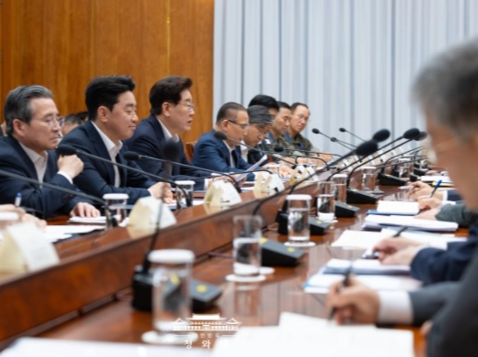 Phủ Tổng thống: “Ban hành Luật về siêu đặc khu trong năm nay, di dời sân bay quân sự Gwangju trước 2028”