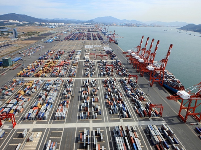 Thặng dư cán cân vãng lai năm 2025 của Hàn Quốc đạt kỷ lục 123,1 tỷ USD nhờ xuất khẩu bán dẫn tăng mạnh