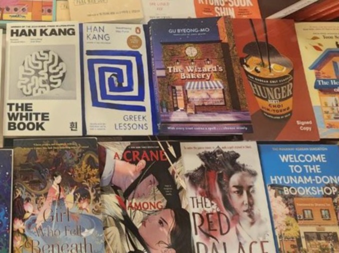 [K trong mắt thế giới] ⑤ K-Literature, cánh cửa kết nối thế giới
