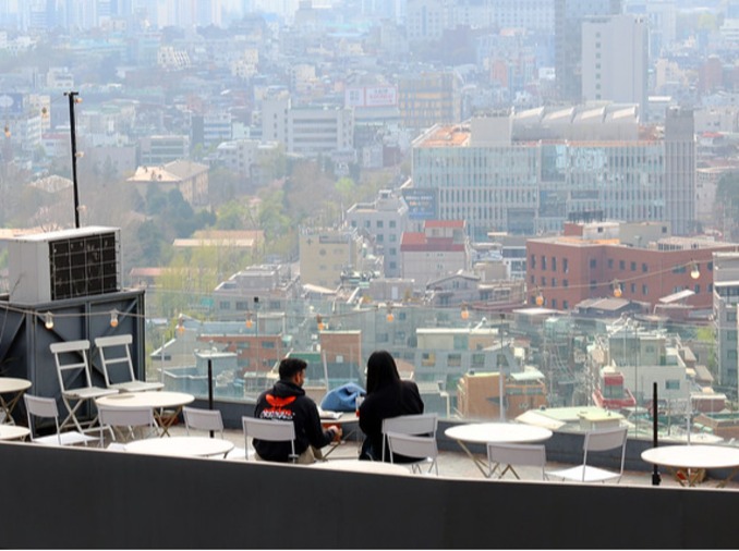 [Local 100] ① Con hẻm cũ khoác lên mình sức hút vintage - sự chuyển mình của Haebangchon