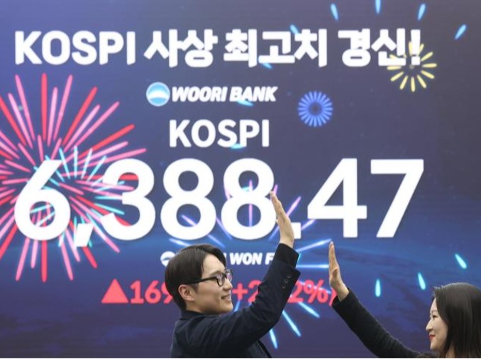 KOSPI 6.388 điểm, cao nhất lịch sử - Hàn Quốc đứng đầu G20 về tỷ lệ tăng trưởng