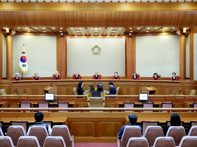 Tòa án Hiến pháp Hàn Quốc: Quyền được đăng ký khai sinh của trẻ em nước ngoài sinh ra tại Hàn Quốc