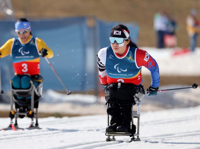 Kim Yoon-ji tăng tốc giành huy chương bạc môn trượt tuyết băng đồng, huy chương thứ hai tại Milan