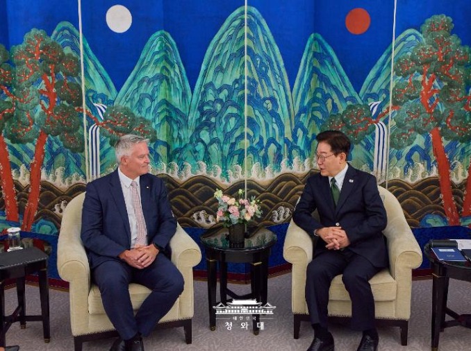 Tổng thống Lee kết thúc chuyến thăm Pháp, tiếp Chủ tịch Hạ viện và Tổng Thư ký OECD