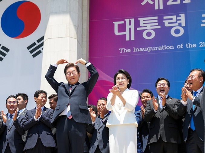 [Chính phủ Lee Jae Myung tròn 1 năm] ⑤ Nhìn lại qua ảnh: Từ phục hồi dân sinh đến chính sách ngoại giao thực dụng