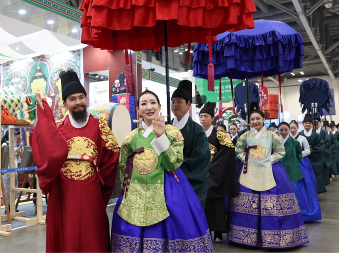 [Ủy ban UNESCO họp tại Busan] ① Gian trưng bày Di sản Hàn Quốc thu hút đông đảo khách tham quan