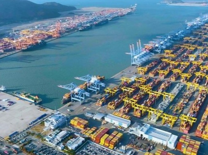Nhờ đà tăng của bán dẫn và hiệu ứng mùa nghỉ dưỡng, tâm lý doanh nghiệp tháng 8 cao nhất trong 4 năm qua