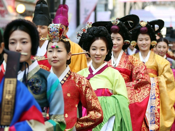Khai mạc “Hanbok Store 2026” - từ may đo đến mặc thử Hanbok